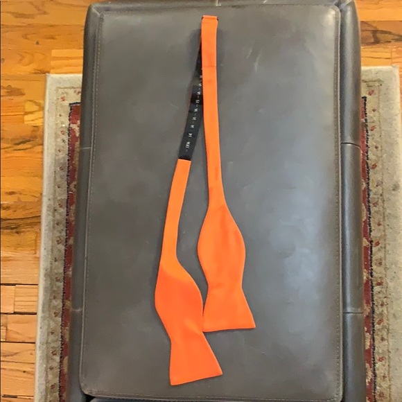 Tommy Hilfiger Bow Tie - Picture 1 of 1